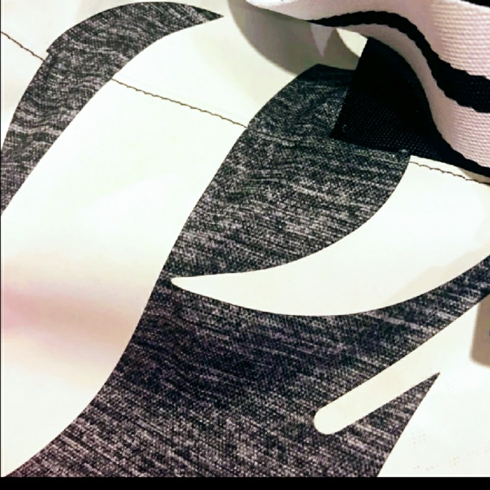 🆕PINK VS* PINK LOGO DUFFLE BAG - Picture 3 of 4